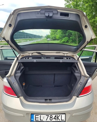 Opel Astra cena 12000 przebieg: 226138, rok produkcji 2007 z Łódź małe 137